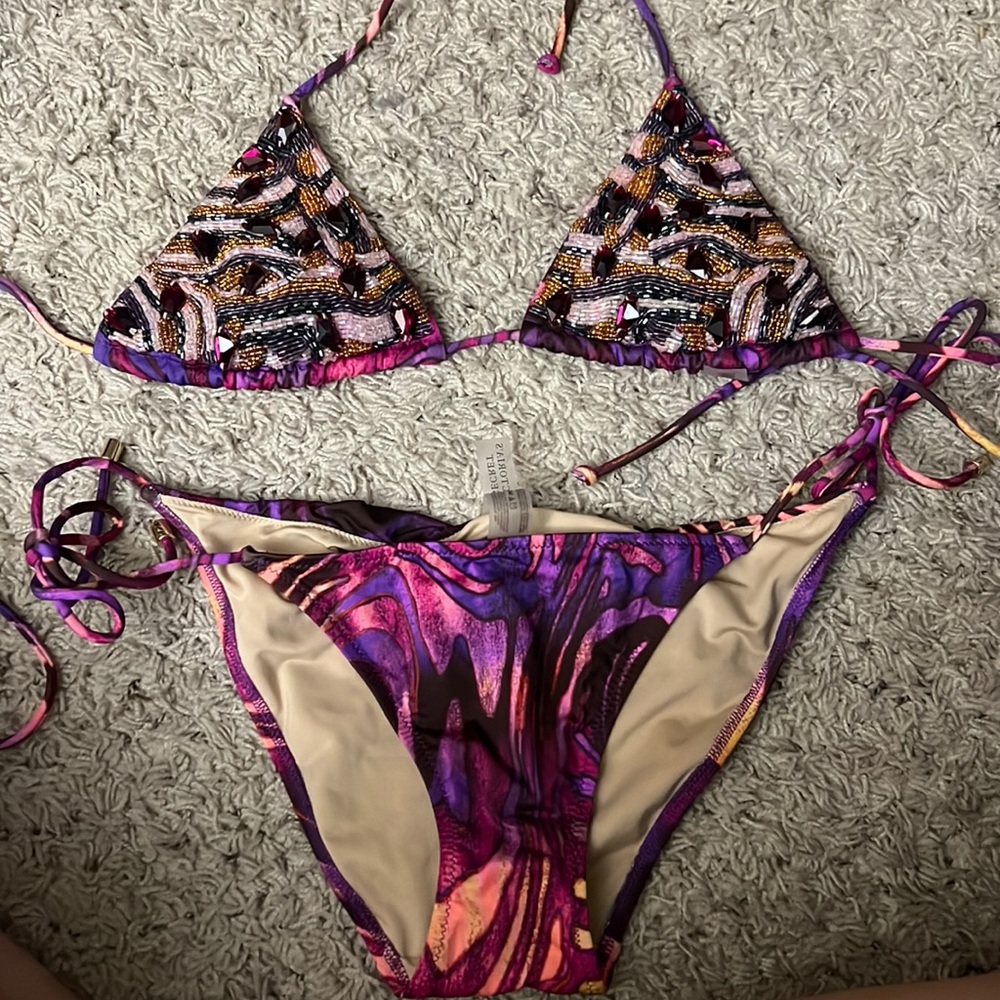 Victoria’s Secret bikini